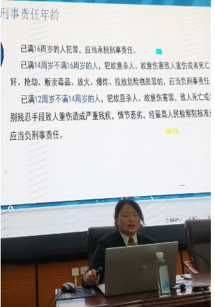 送法进校园护学在行动嵩明县法院在英国上市公司官网365举办预防未成年人犯罪专题讲座