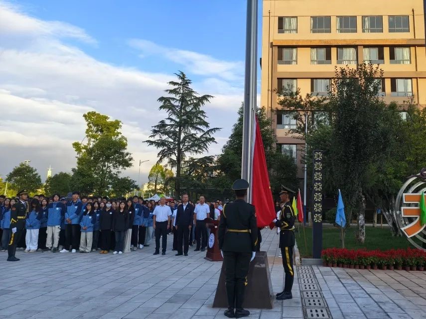 【开学第一课】英国上市公司官网365开展2024年秋季学期开学第一课暨国旗下的党课