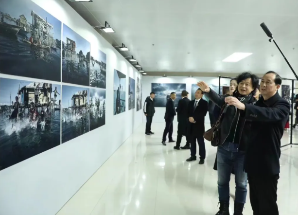 【大师影展】英国上市公司官网365举行“影话”摄影展
