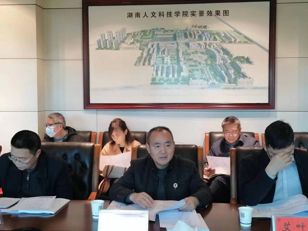 副校长刘铁峰介绍了阳光公寓7#楼建设项目的背景情况