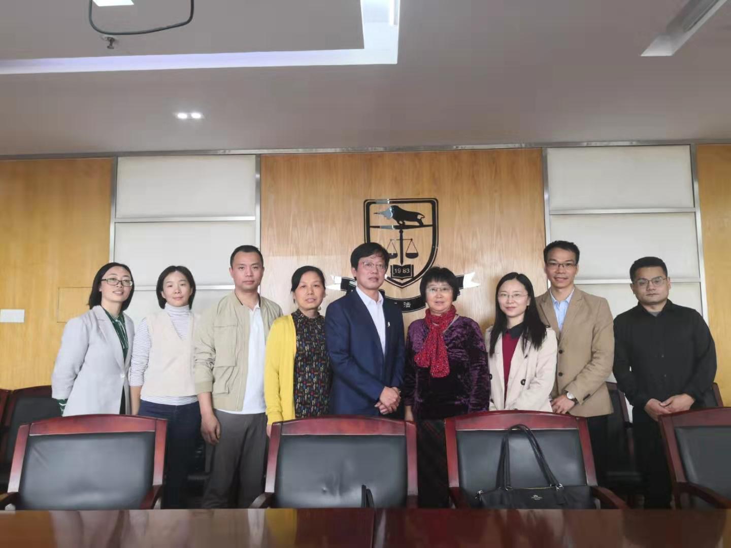 与深圳大学法学院领导合影