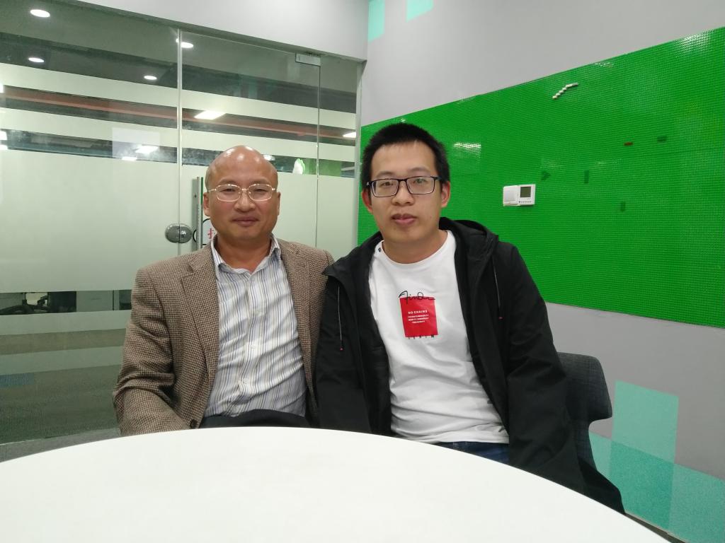 走访中电软件园,与实习的单位负责人合影