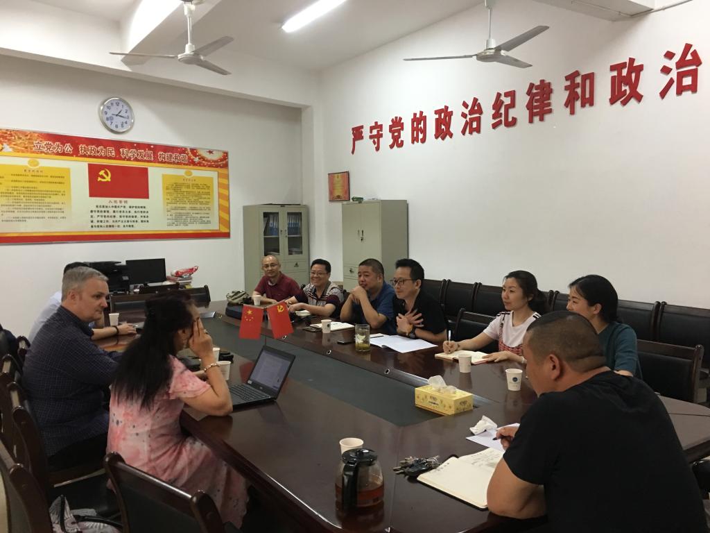 (我院领导班子与英国巴斯斯巴大学音乐学院院长一行洽谈合作事宜)