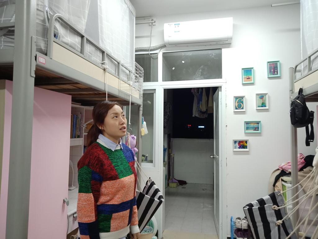 刘晔副书记在与同学交流