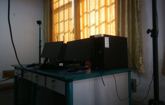 图1:虚拟现实实验室