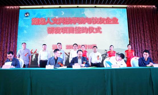说明:L:\深圳校友会成立及校友专访1804CS\AH5A2148.jpg