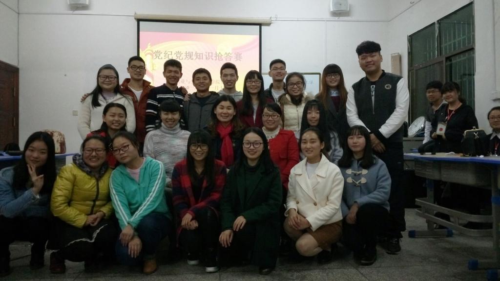 参赛选手和教师合影