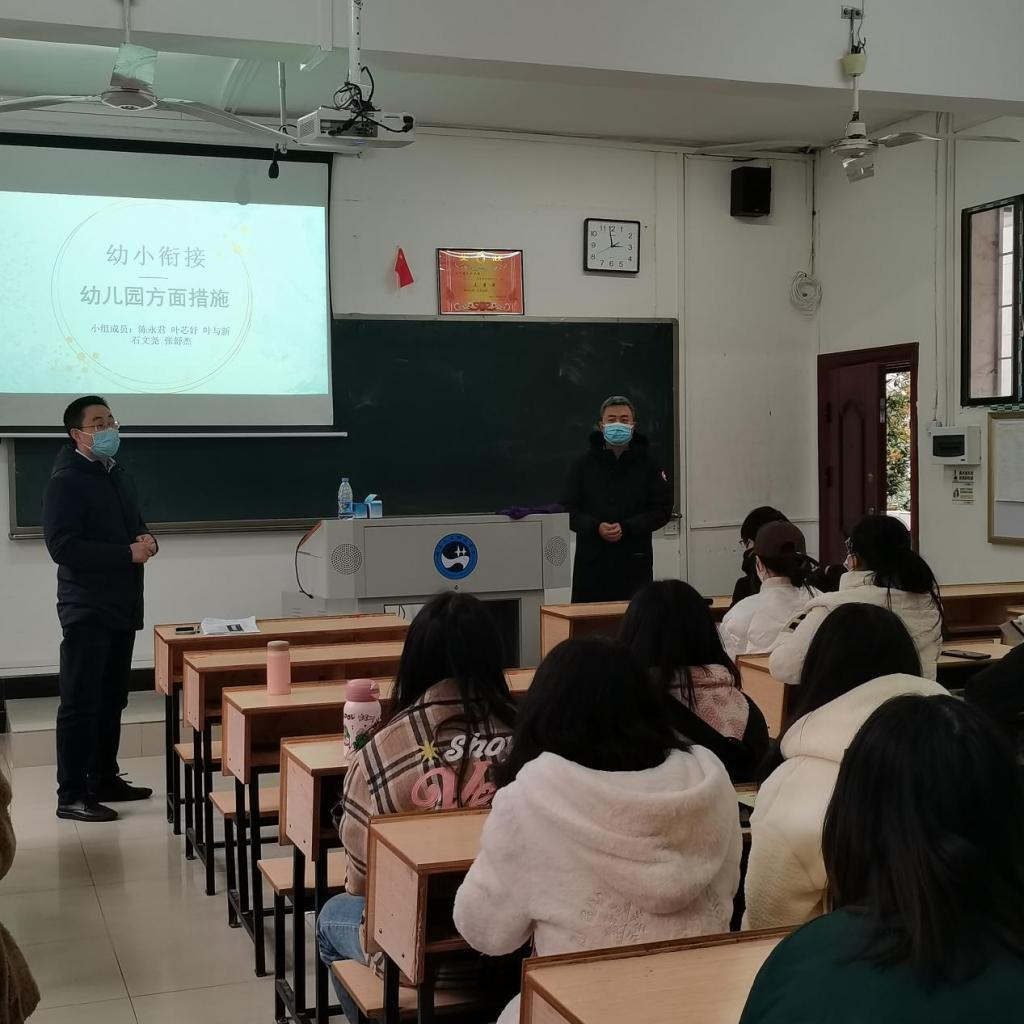 学工处处长陈刚、副院长刘黎明为学生答疑解惑