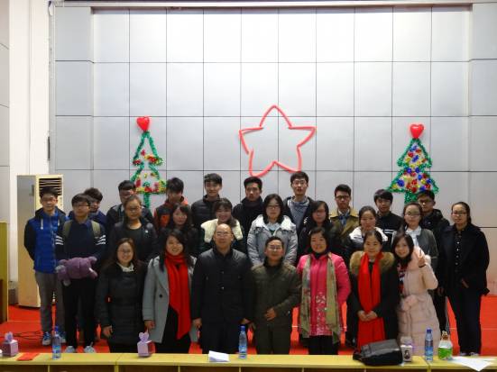 评委和选手合影