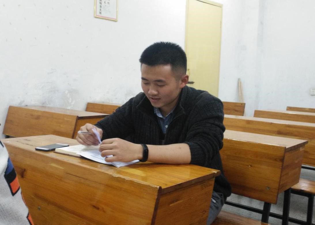 党员同志进行学习成果分享