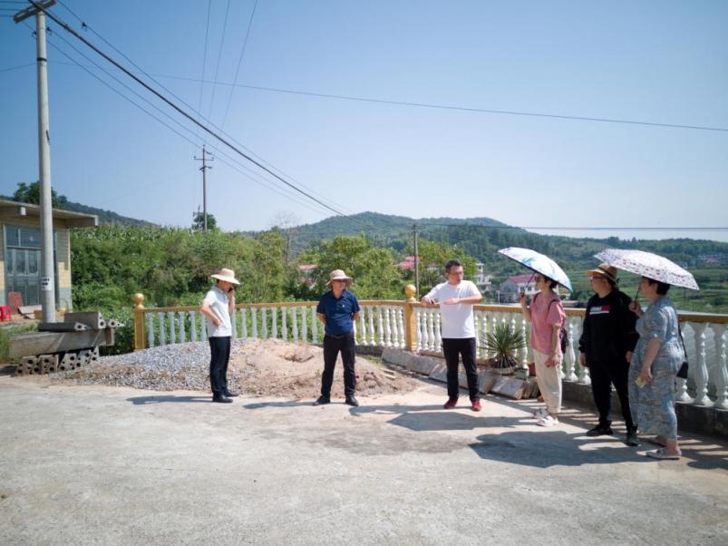 深入当地考察调研